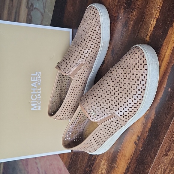 Michael Kors Women Slip-ons - Picture 1 of 9